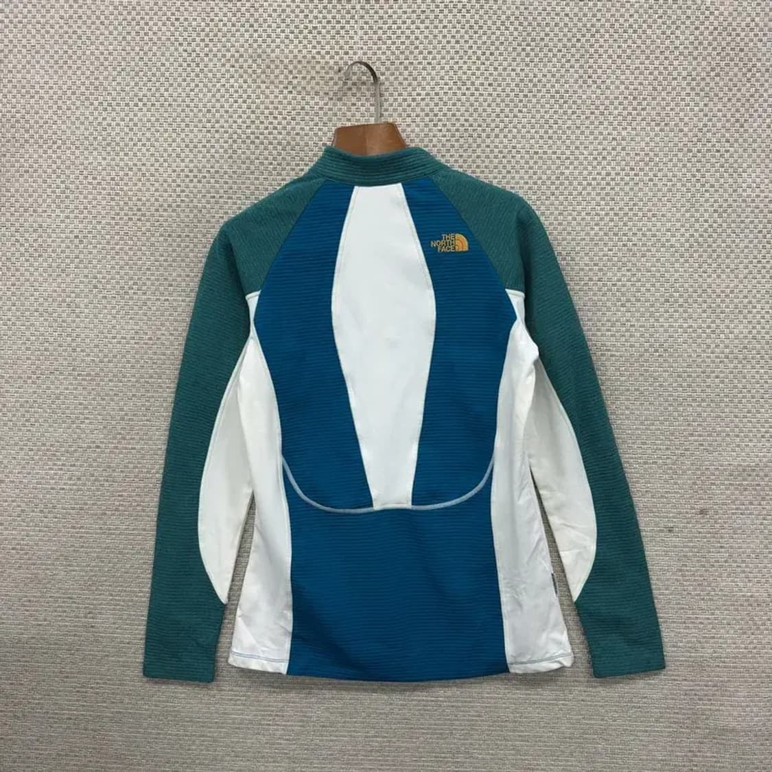 캘빈클라인 아웃도어 자수로고 반집업 긴팔티 85 A03022 상품이미지2