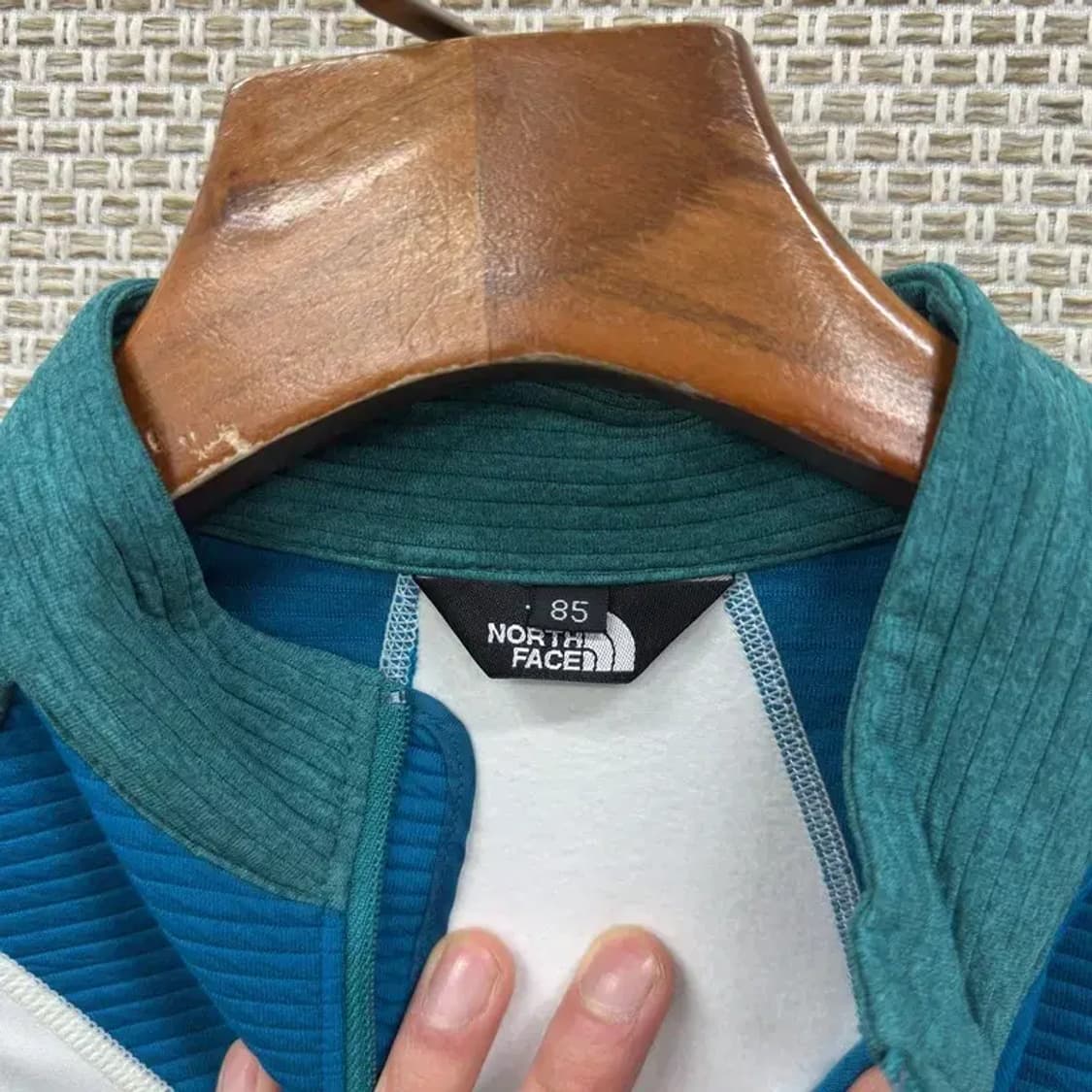 캘빈클라인 아웃도어 자수로고 반집업 긴팔티 85 A03022 상품이미지3