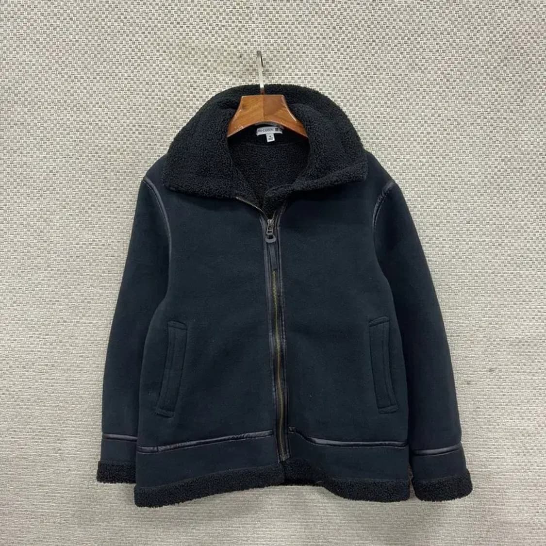 유니클로 JW앤더슨 무스탕 자켓 M A03100 상품이미지1