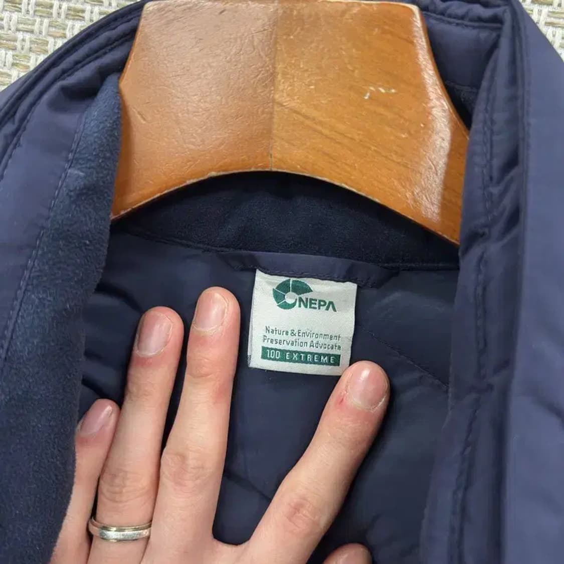 네파 아웃도어 자수로고 거위털 구스다운 경량 패딩 100 A03110 상품이미지3