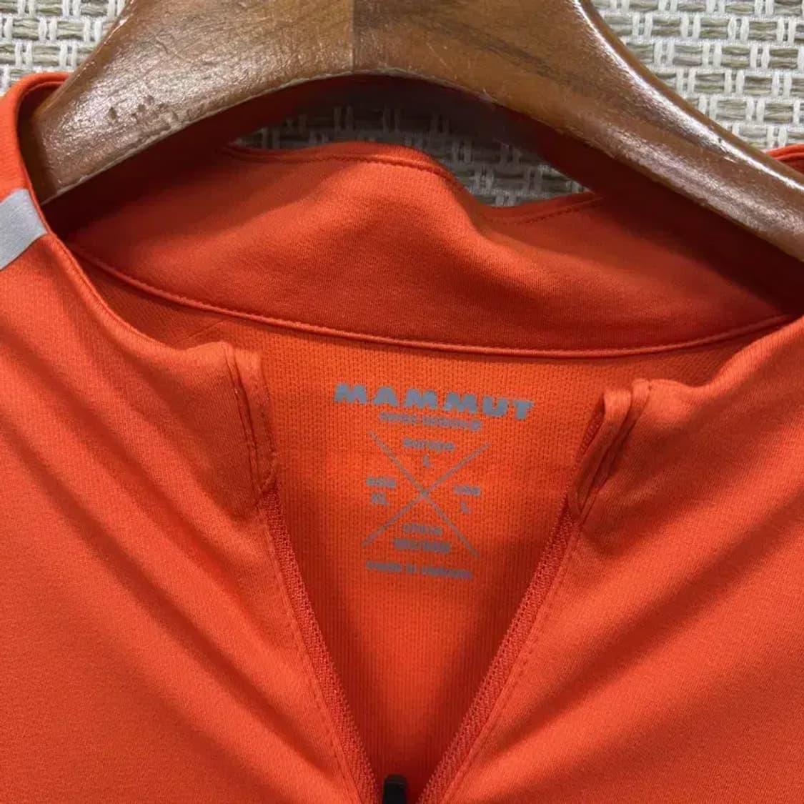 마무트 아웃도어 프린팅로고 반집업 긴팔티 XL A03250 상품이미지3