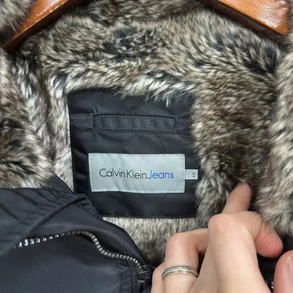 캘빈클라인 캐주얼 퍼 롱 패딩 점퍼 S A03265 상품이미지3