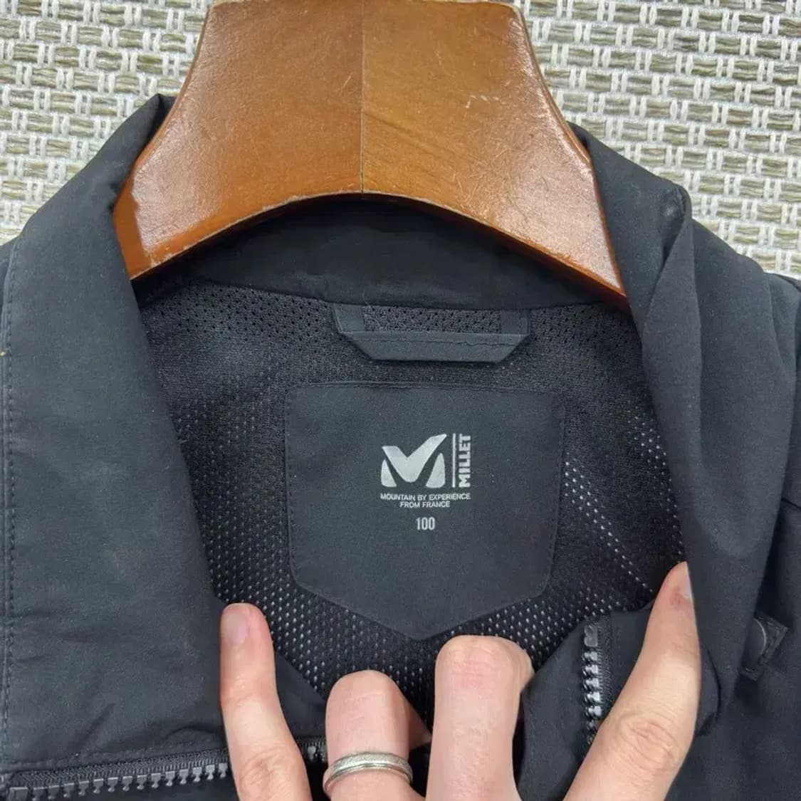 밀레 아웃도어 프린팅로고 윈드러너 바람막이 100 A03351 상품이미지3