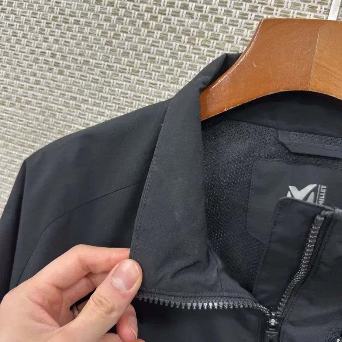 밀레 아웃도어 프린팅로고 윈드러너 바람막이 100 A03351 상품이미지5