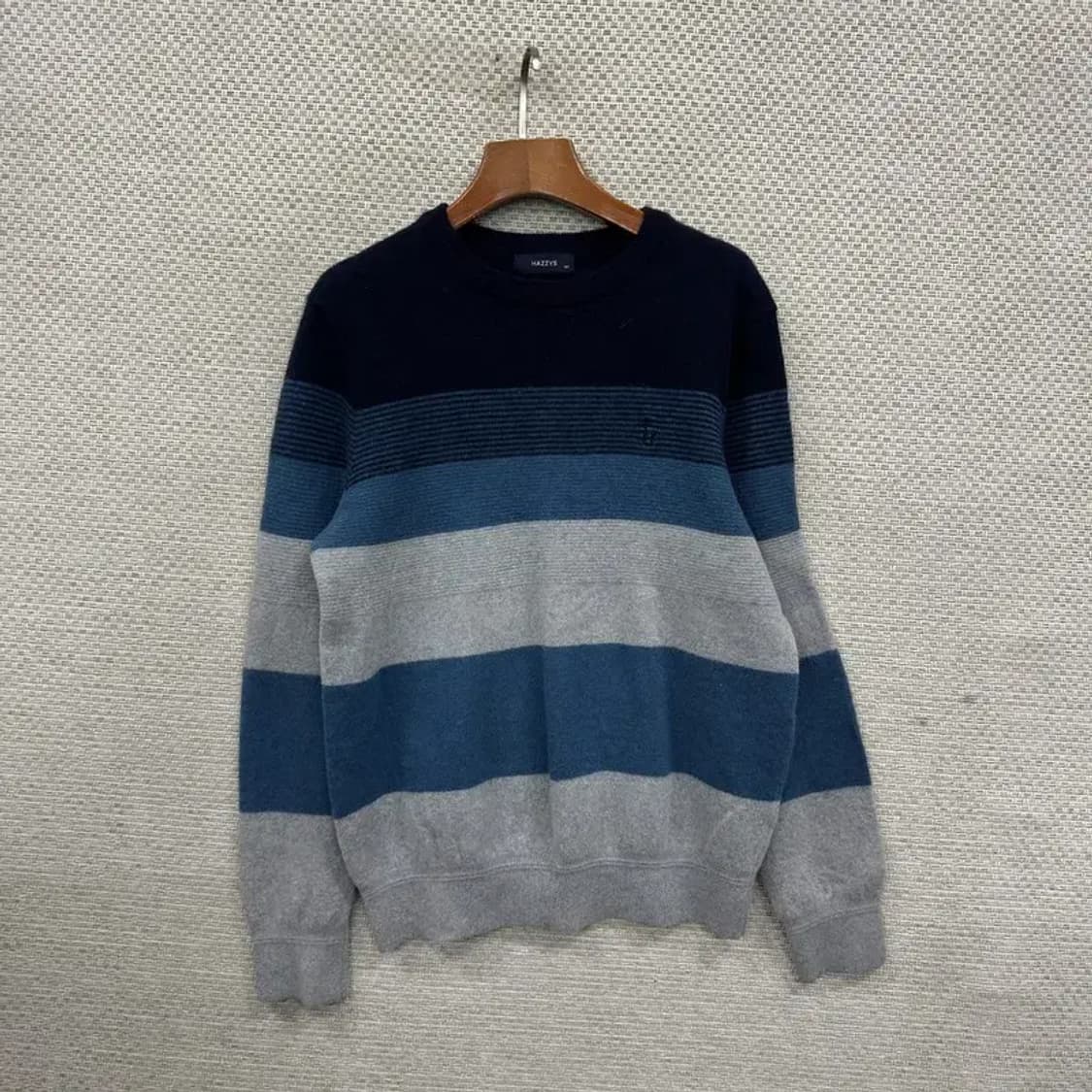 헤지스 캐주얼 자수로고 울 니트 스웨터 100 A03407 상품이미지1