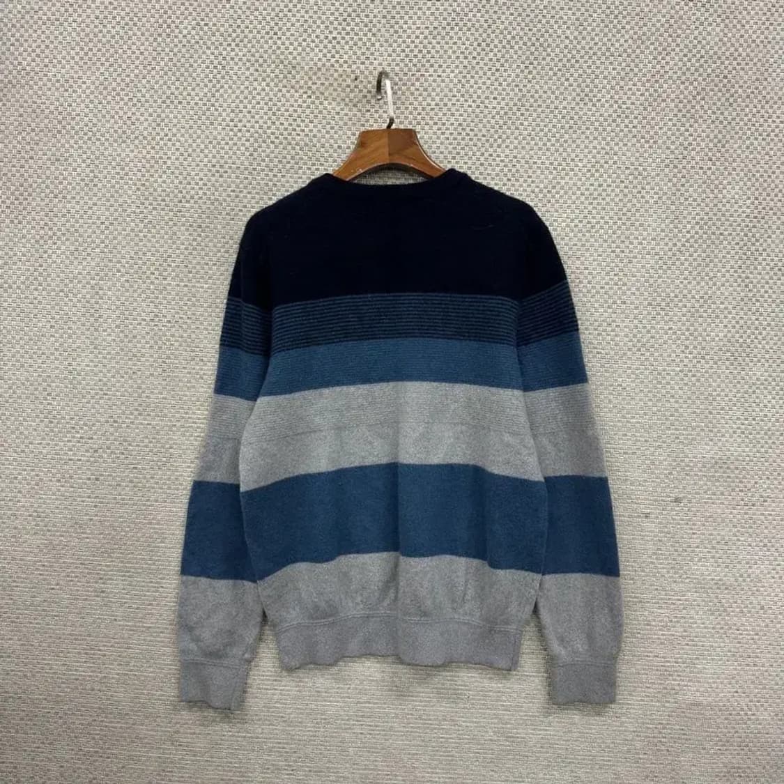 헤지스 캐주얼 자수로고 울 니트 스웨터 100 A03407 상품이미지2