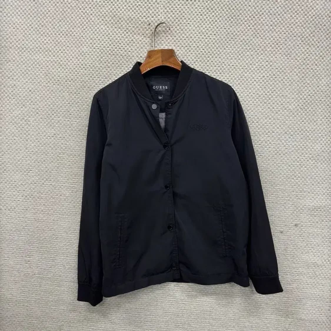 게스 캐주얼 자수로고 바람막이 블루종 자켓 XS A03592 상품이미지1