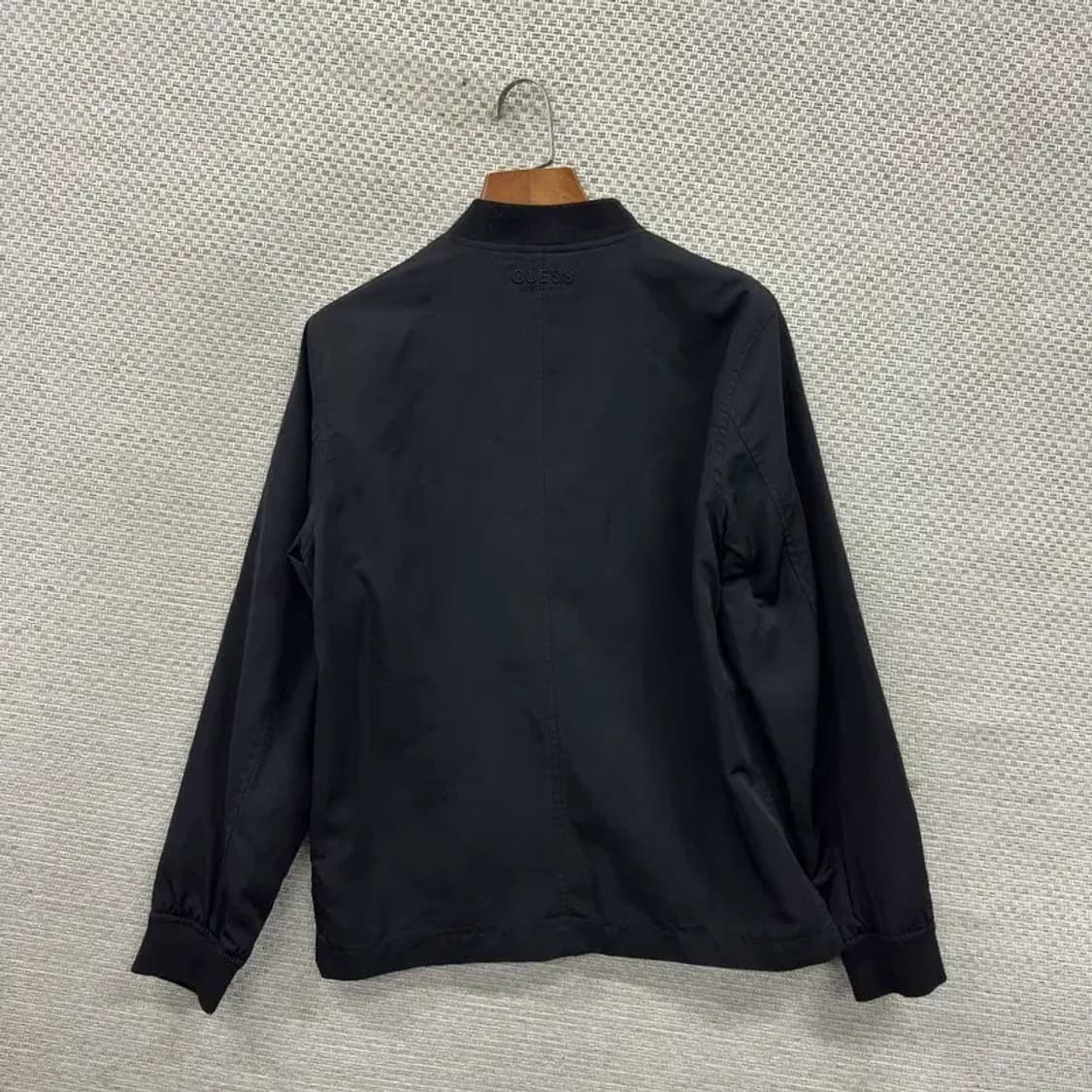 게스 캐주얼 자수로고 바람막이 블루종 자켓 XS A03592 상품이미지2