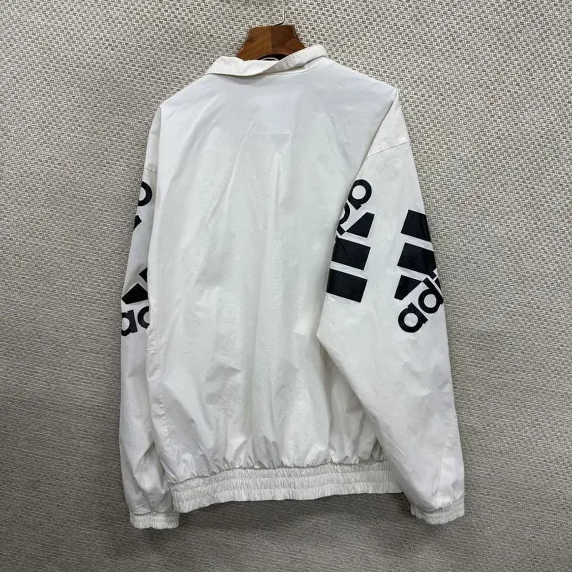 아디다스 캐주얼 멀티로고 윈드브레이커 바람막이 L A04537 상품이미지2