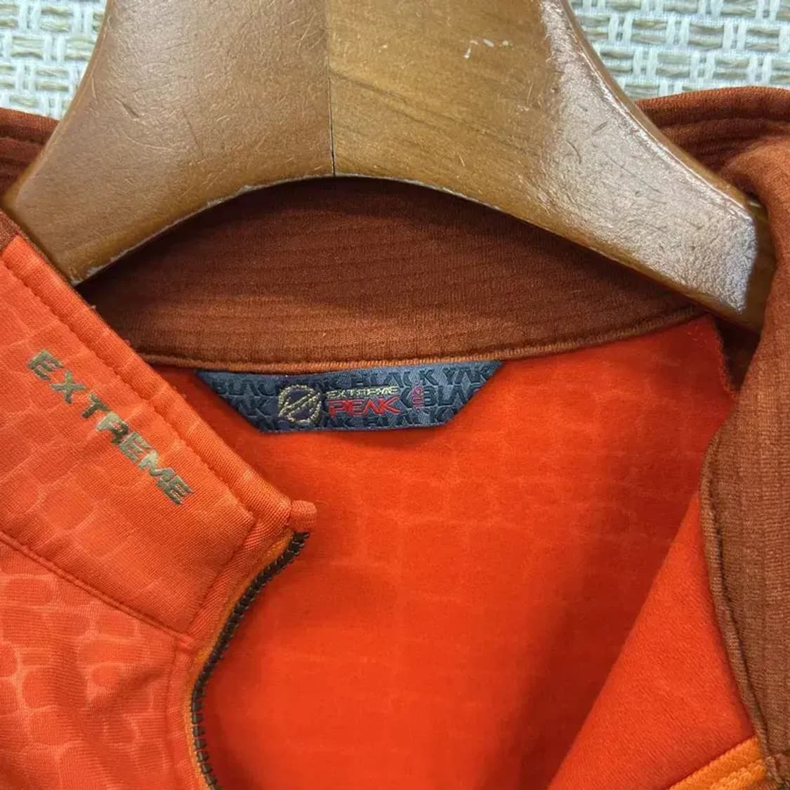 블랙야크 아웃도어 자수로고 약기모 반집업 긴팔티 105 A04620 상품이미지3