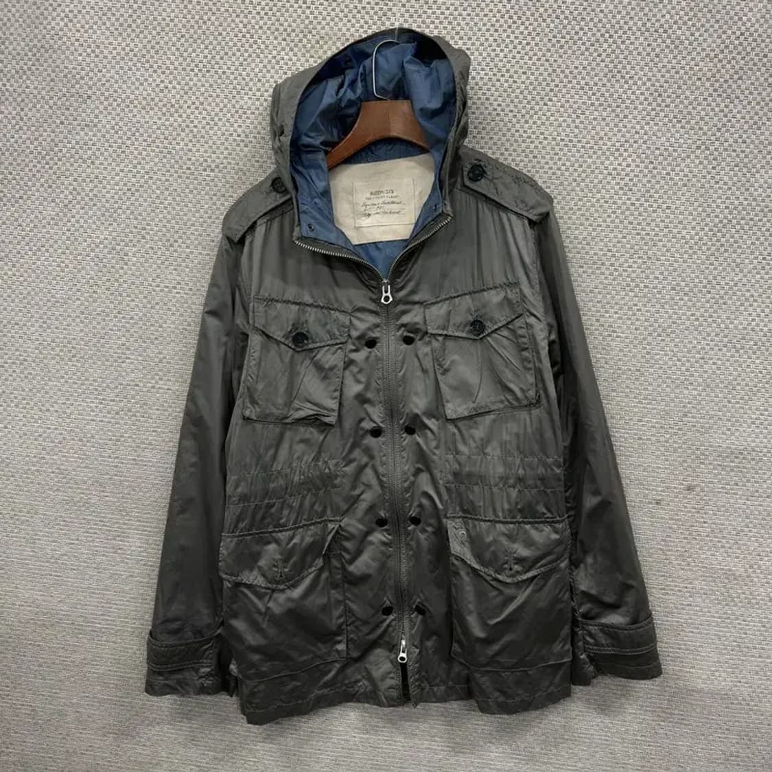 헤지스 캐주얼 유광 사파리 바람막이 자켓 100 A04625 상품이미지1