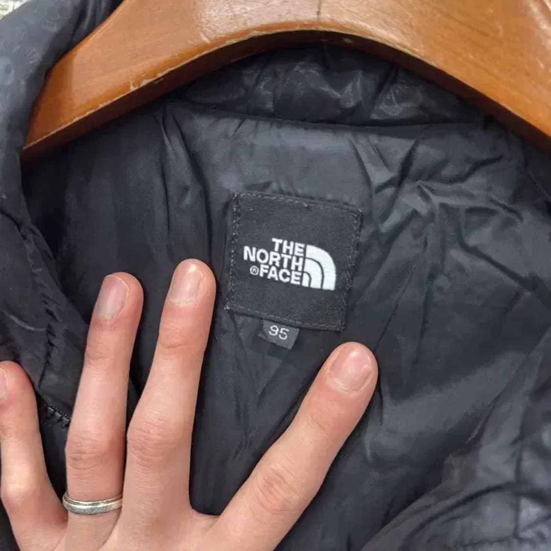 노스페이스 아웃도어 자수로고 올드패턴 패딩 95 A04693 상품이미지3