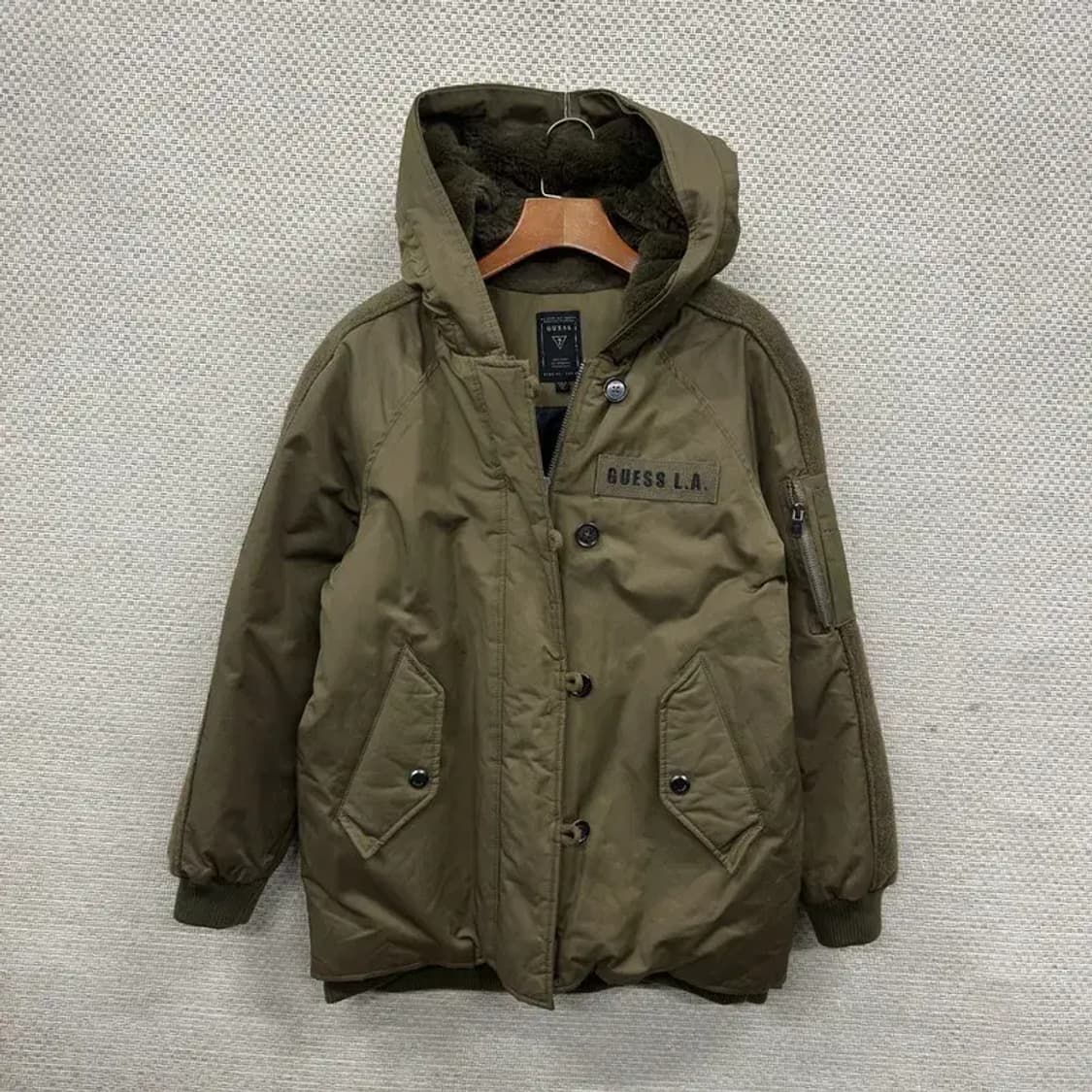 게스 캐주얼 백프린팅 항공 점퍼 패딩 XS A04713 상품이미지2