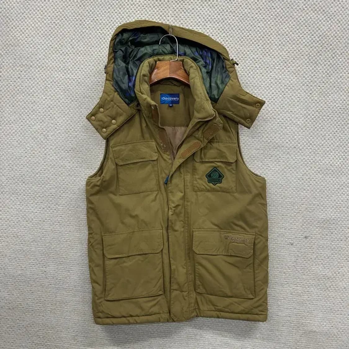 디스커버리 아웃도어 자수로고 패딩 조끼 베스트 100 A04787 상품이미지1