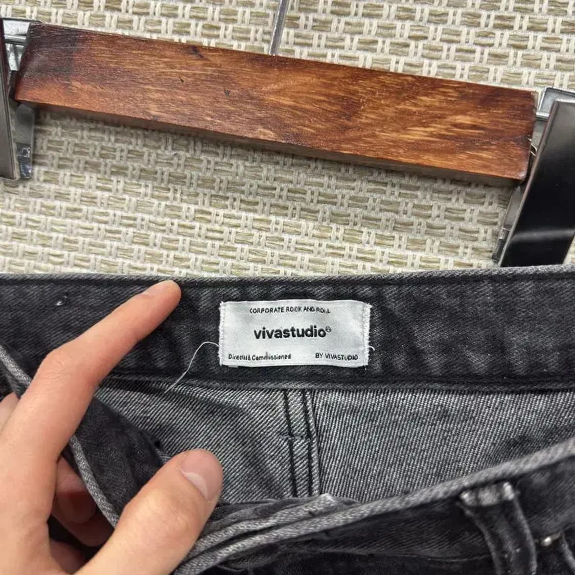 비바스튜디오 캐주얼 컷팅진 흑청바지 L A05037 상품이미지4