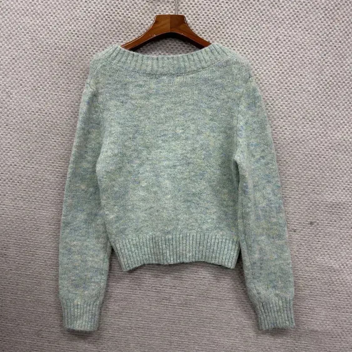 게스 은장로고 브이넥 울 니트 스웨터 S A05094 상품이미지2