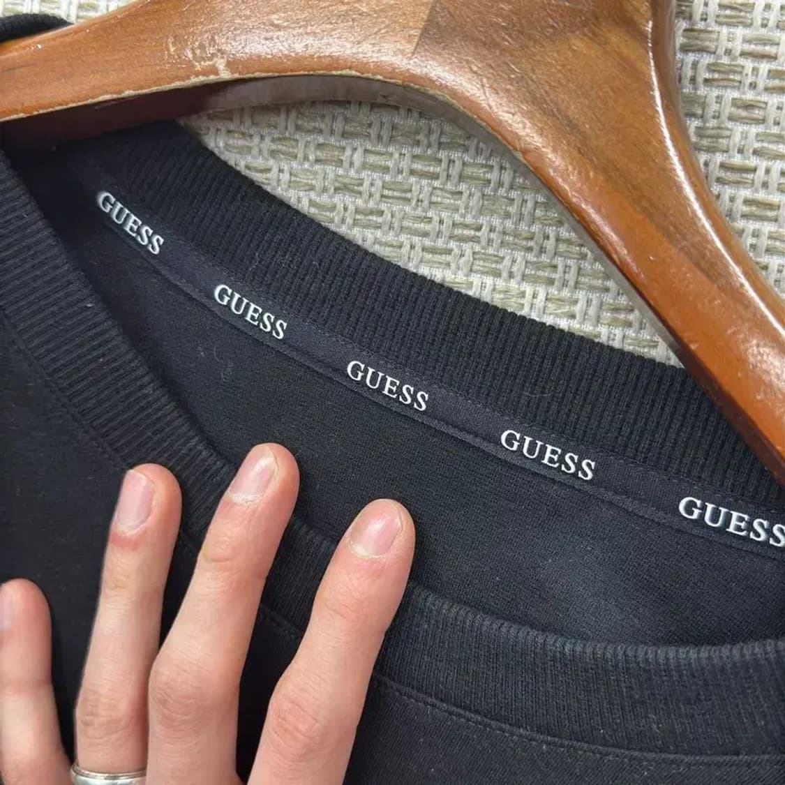 게스 캐주얼 블랙 빅로고 맨투맨 110 A05100 상품이미지3