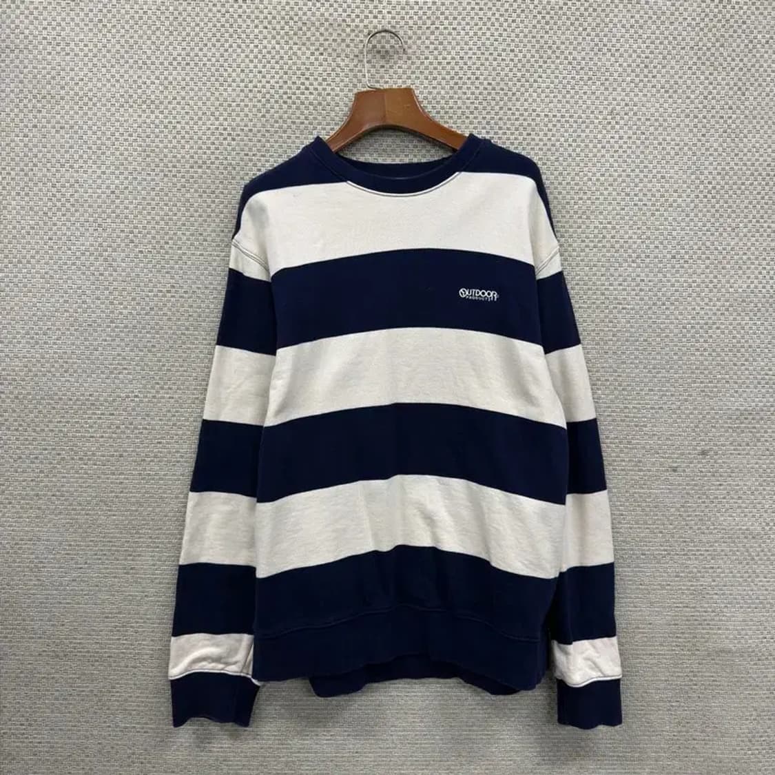 아웃도어프로덕츠 캐주얼 스트라이프 단가라 맨투맨 L A05102 상품이미지1