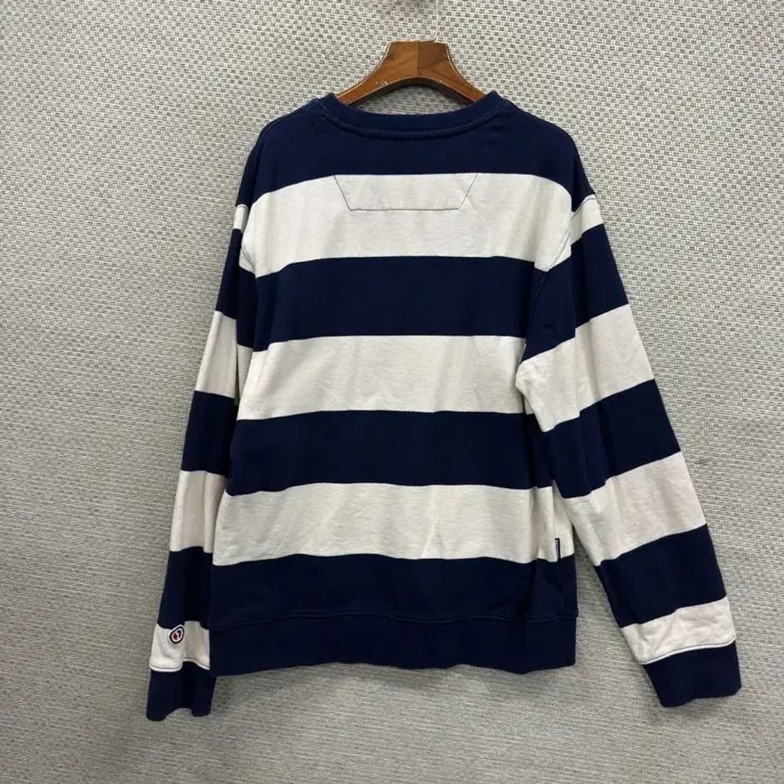 아웃도어프로덕츠 캐주얼 스트라이프 단가라 맨투맨 L A05102 상품이미지2