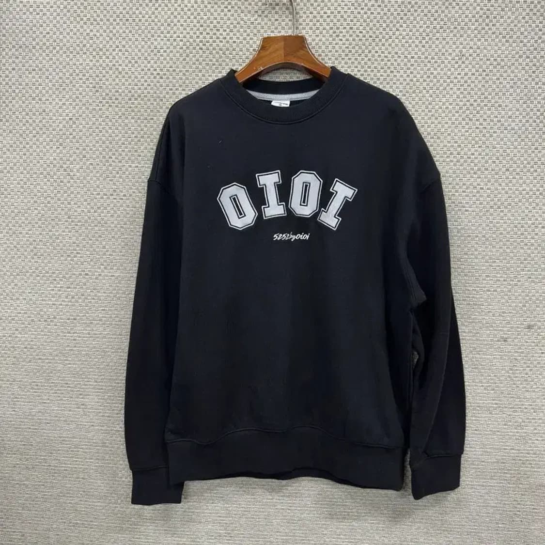 OIOI 오아이오아이 캐주얼 자수로고 스웻셔츠 맨투맨 M A05184 상품이미지1