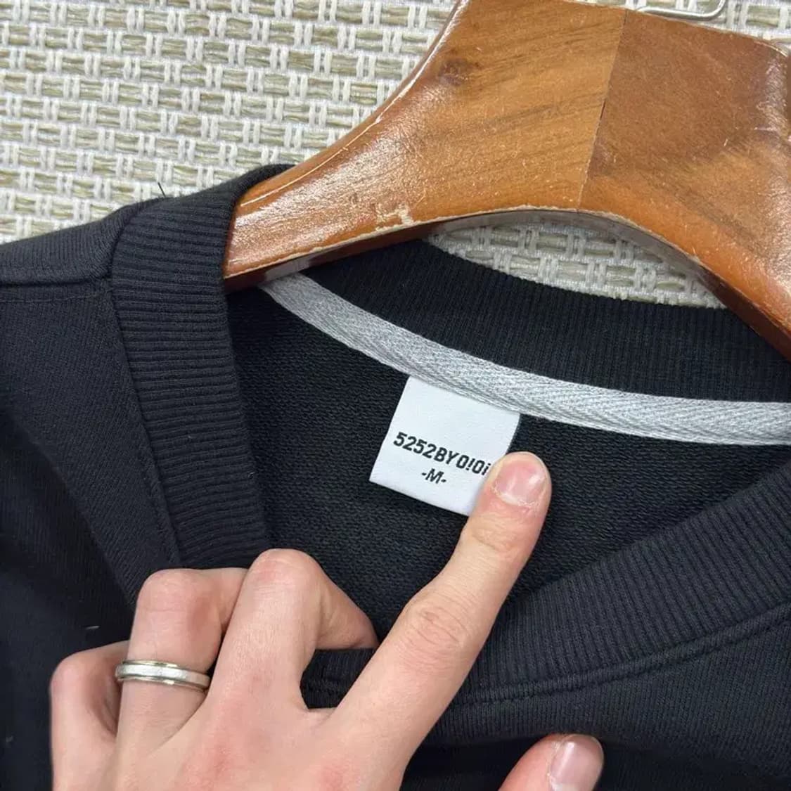 OIOI 오아이오아이 캐주얼 자수로고 스웻셔츠 맨투맨 M A05184 상품이미지3