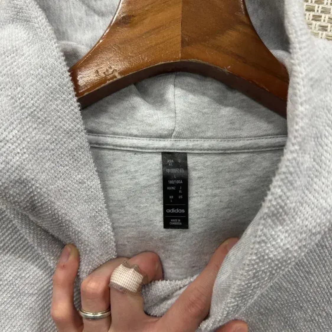 아디다스 캐주얼 센터자수로고 가오리핏 후드티 L A05329 상품이미지3