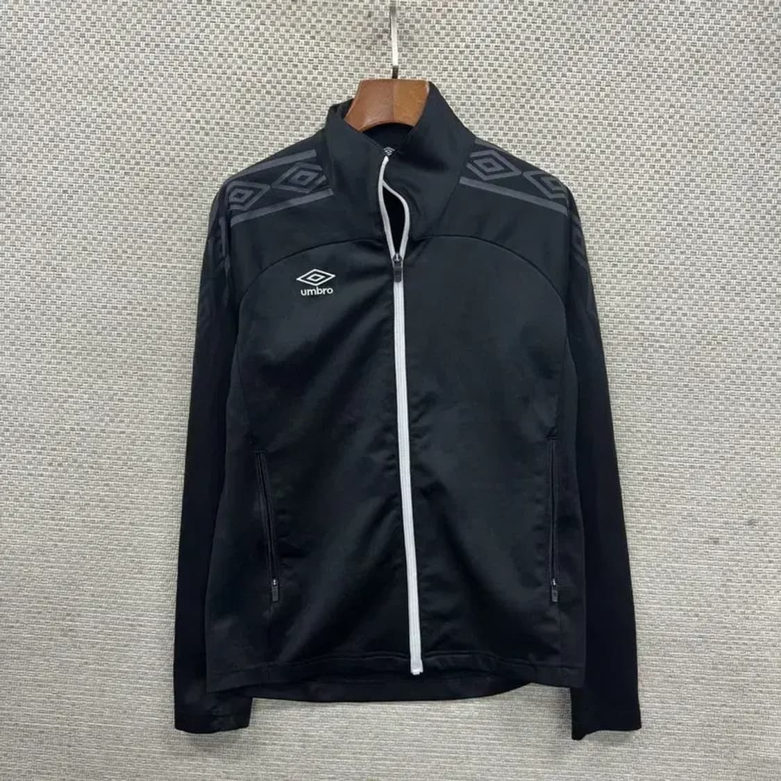 엄브로 캐주얼 자수로고 트랙탑 져지 집업 90 A05589 상품이미지1