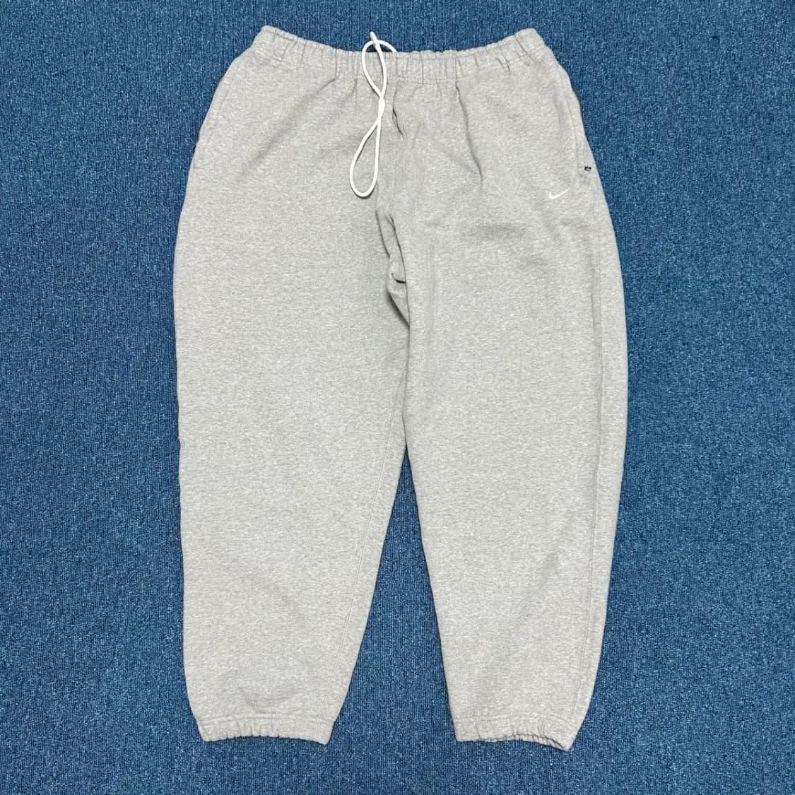 나이키 솔로스우시 플리스팬츠 cw5460-063 상품이미지1