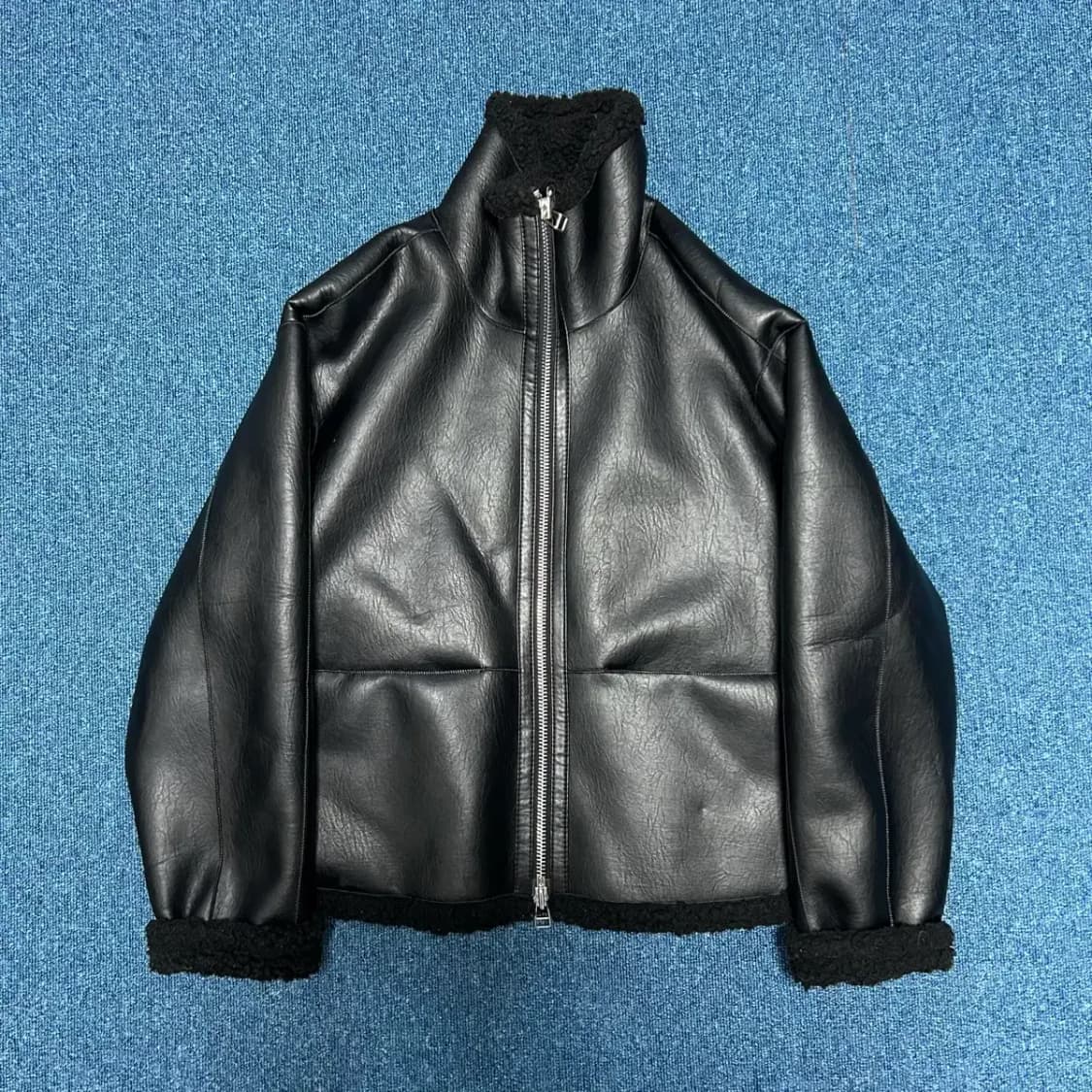 몽돌 미니멀 레더 무스탕 상품이미지4