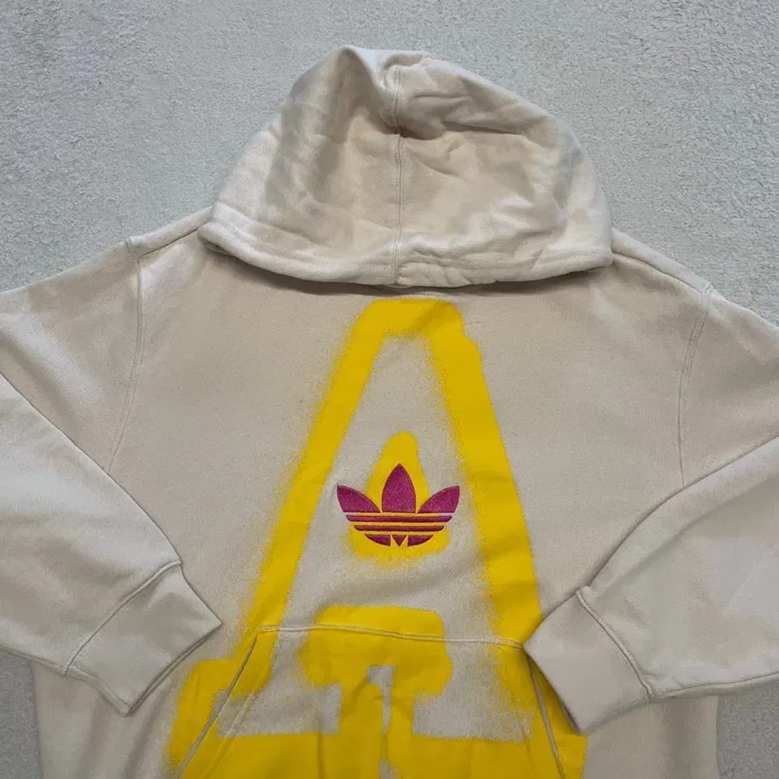 아디다스 오버 그래픽 후드티 상품이미지2