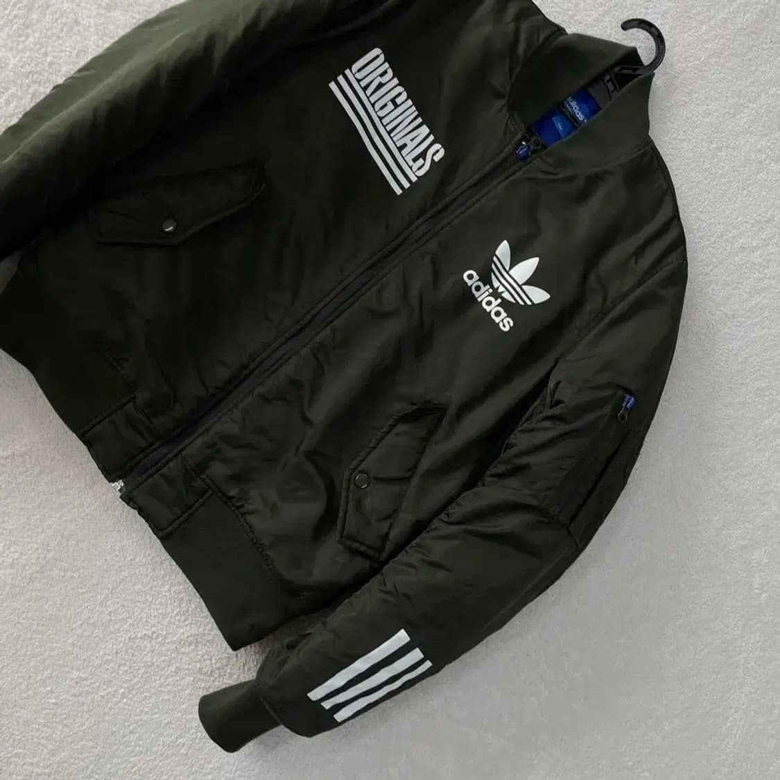 90 아디다스 퀼팅 봄버 자켓 빅로고 카키 상품이미지3