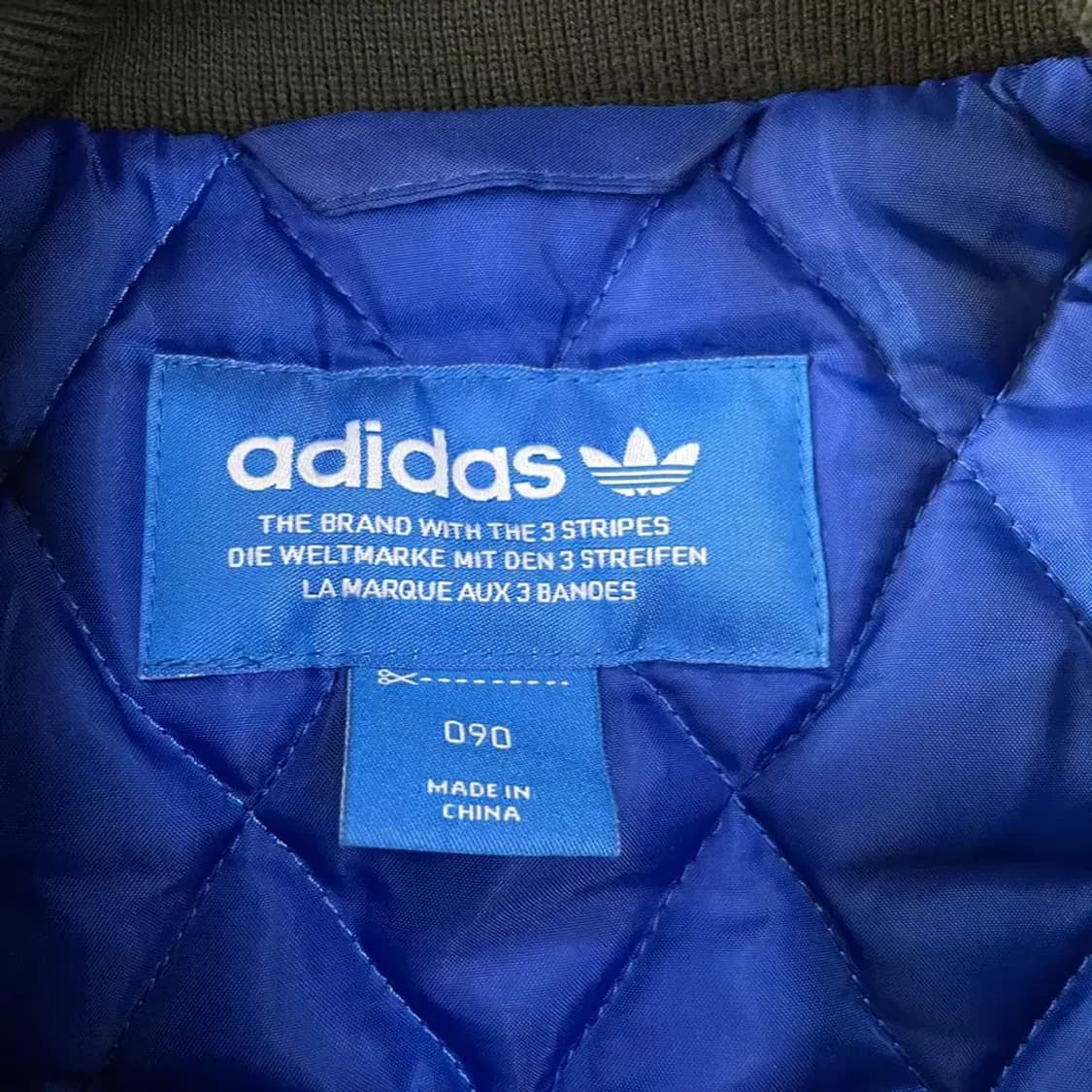 90 아디다스 퀼팅 봄버 자켓 빅로고 카키 상품이미지4