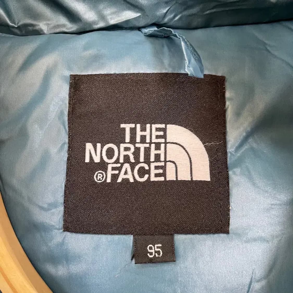 95 노스페이스 여성 700 메트로 유광 눕시 패딩 상품이미지4