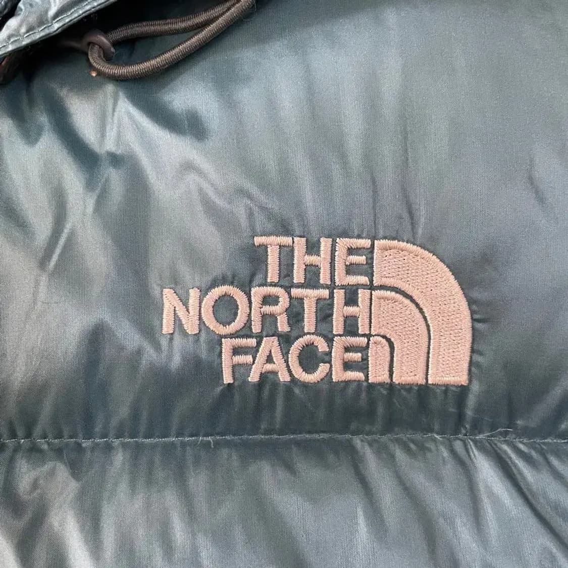 95 노스페이스 여성 700 메트로 유광 눕시 패딩 상품이미지5