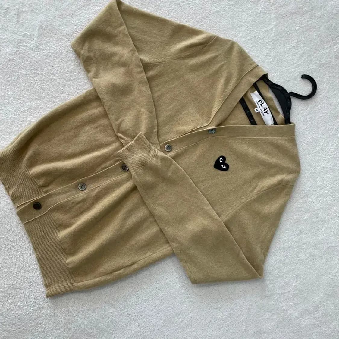 M 꼼데가르송 블랙하트 가디건 매장판 베이지 상품이미지3