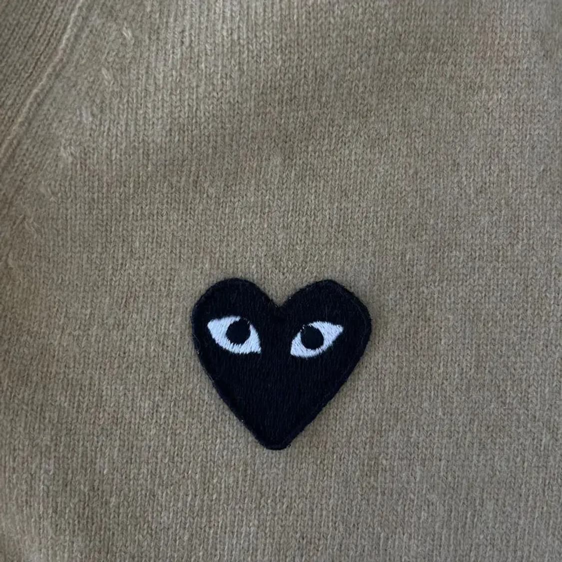 M 꼼데가르송 블랙하트 가디건 매장판 베이지 상품이미지5