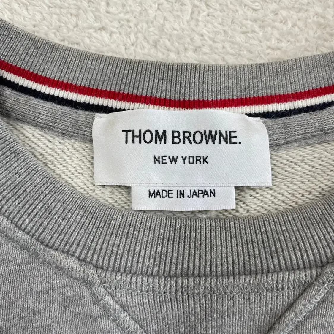 2 톰브라운 사선완장 맨투맨 상품이미지10