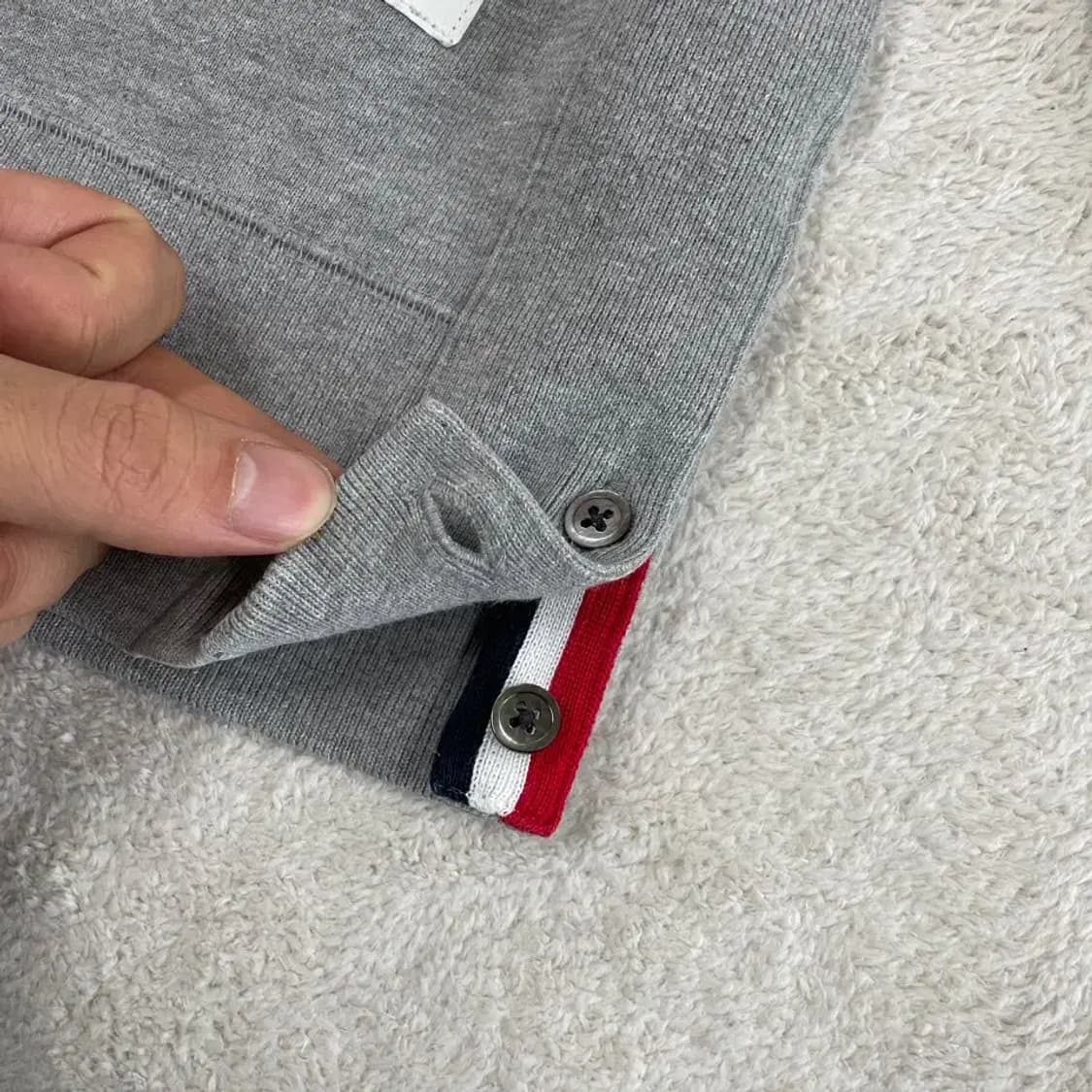 2 톰브라운 사선완장 맨투맨 상품이미지7