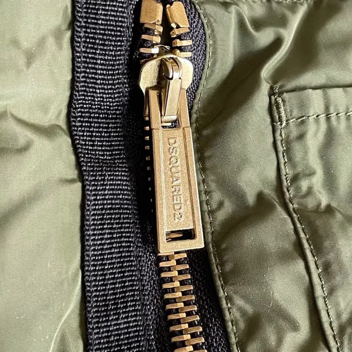 디스퀘어드2 코요테퍼 금장 다운 야상패딩 남성 95 상품이미지4