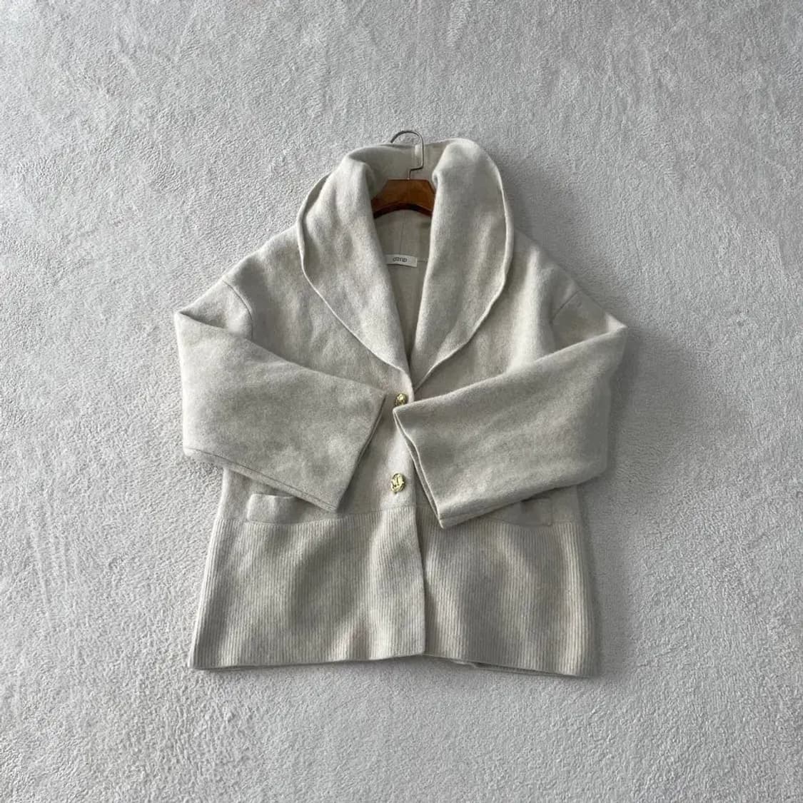 오즈세컨 2023 울 라쿤 가디건 상품이미지3