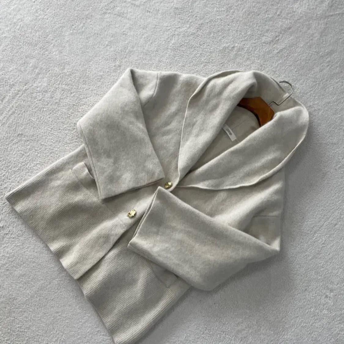 오즈세컨 2023 울 라쿤 가디건 상품이미지5