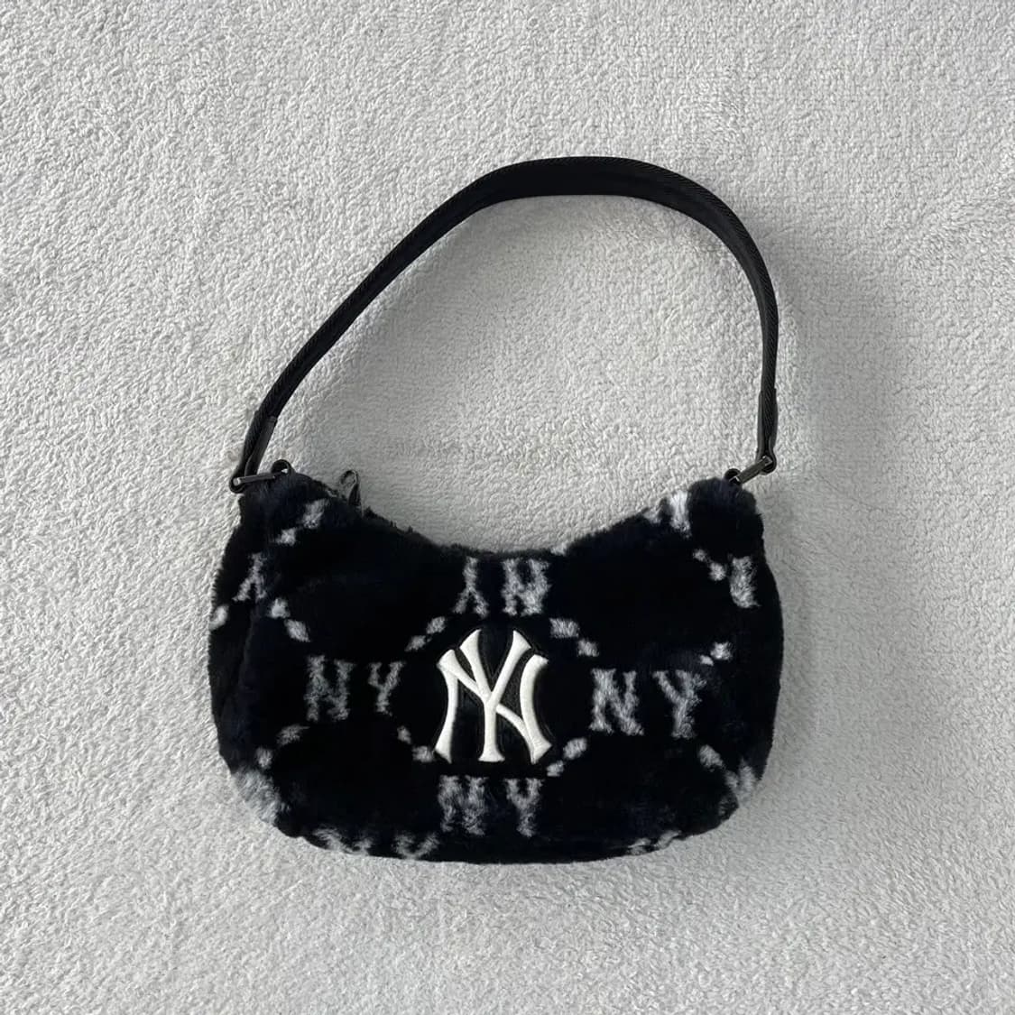 MLB 모노그램 퍼 호보백 핸드백 자카드 양키즈 가방 상품이미지2