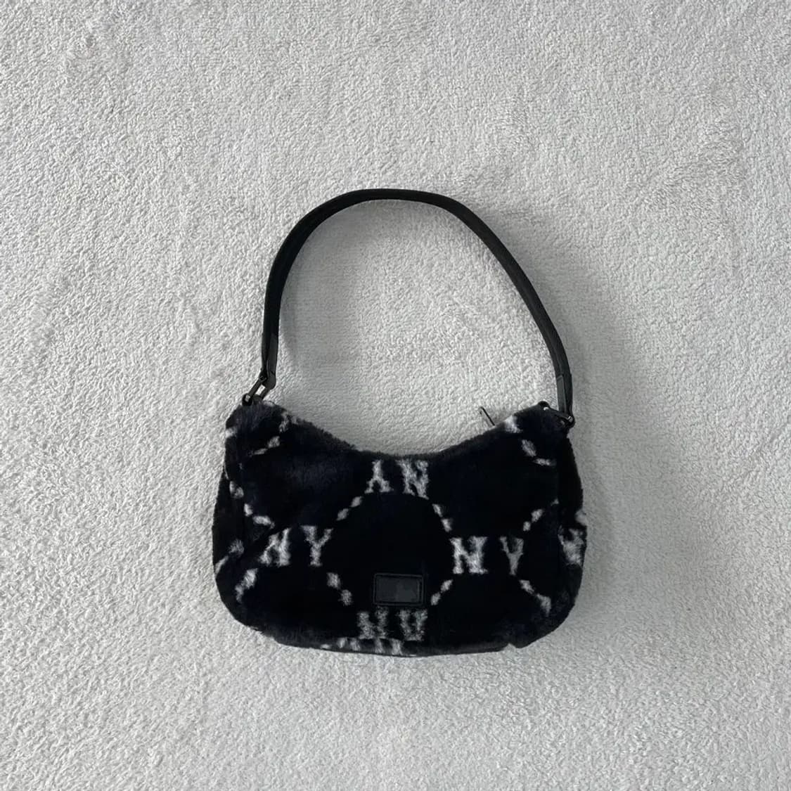 MLB 모노그램 퍼 호보백 핸드백 자카드 양키즈 가방 상품이미지8