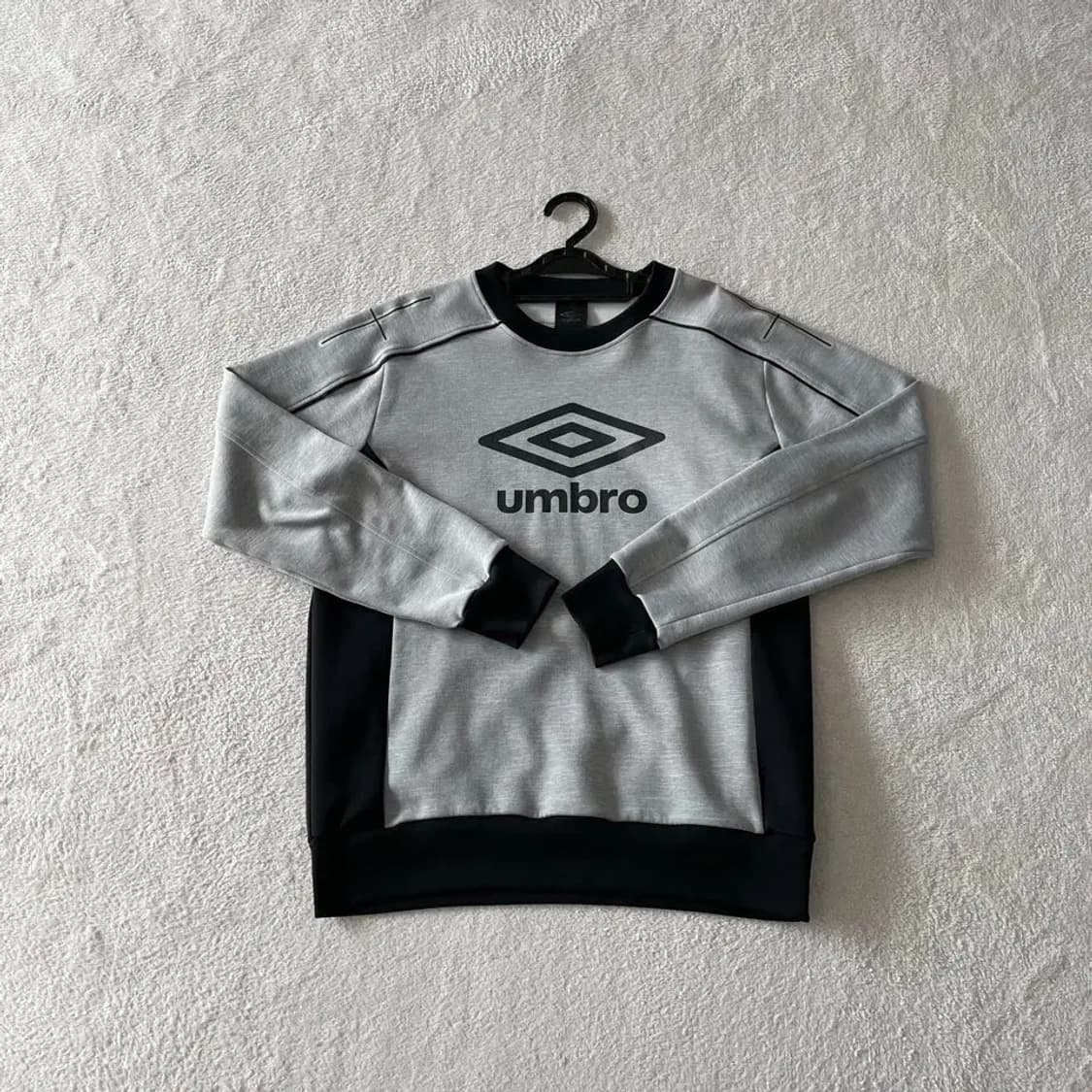 엄브로 맨투맨 100 L 상품이미지1