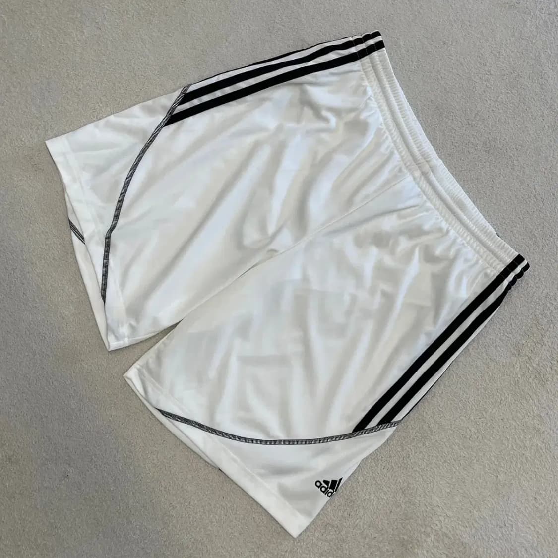 아디다스 흰검 반바지 XL 상품이미지3