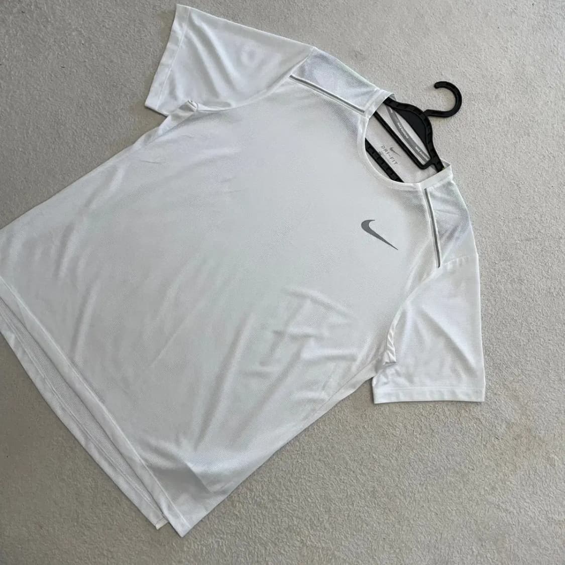 나이키 러닝 드라이핏 반팔티 105 상품이미지3