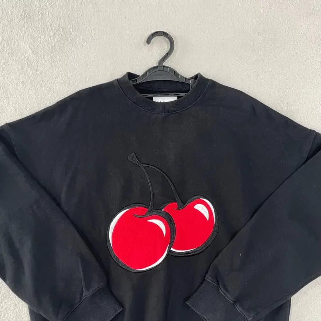 키르시 블랙 맨투맨 1 상품이미지2