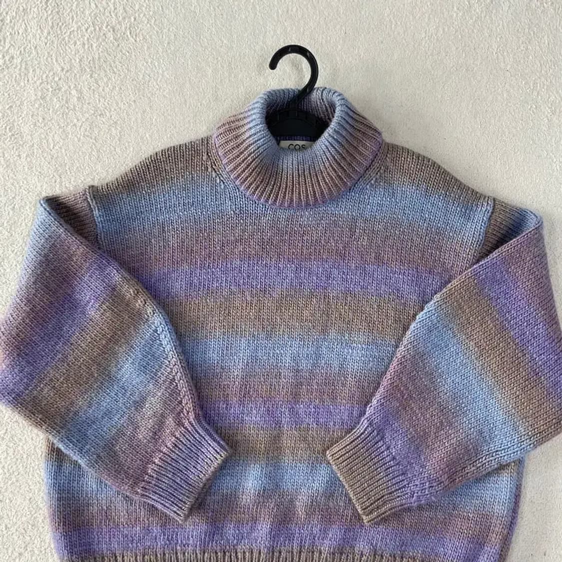 COS 코스 여성 스트라이프 울 모크넥 니트 상품이미지2