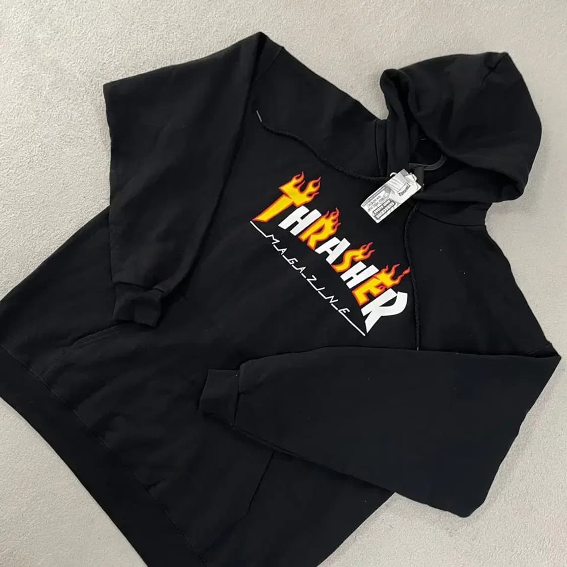 (새상품) L 트레셔 매거진 후드티 상품이미지3