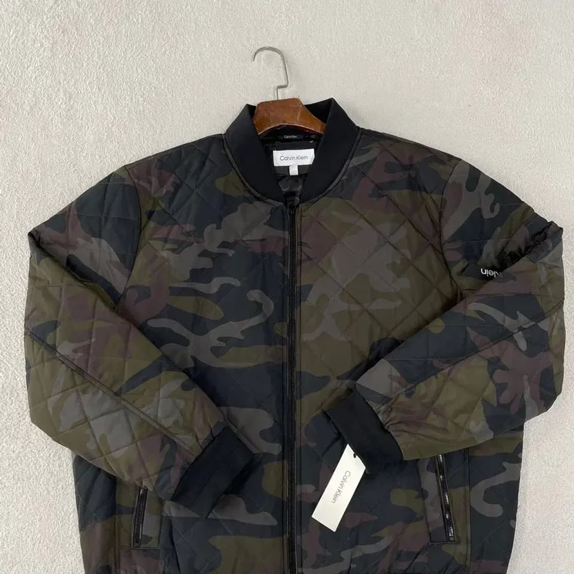 (새상품) XXL 캘빈클라인 카모 경량패딩 남성 상품이미지2